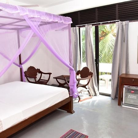 Relax Inn Хикадува Екстериор снимка