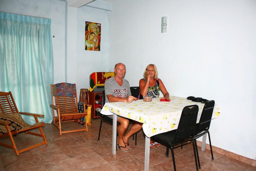 Relax Inn Хикадува Стая снимка